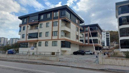 SİTE İÇİNDE 2 BALKON,2 BANYOLU,SALON-MUTFAK AYRI,KREDİ LİMİTSİZ