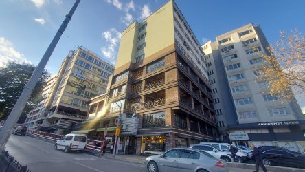 MEYDANDA ISINMA VE AİDAT GİDERSİZ, ASANSÖRLÜ, İÇİ YAPILI 40 m2 İKİ ODALI OFİS 