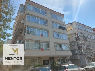 AVUKATLAR İÇİN İDEAL İÇİ YAPILI, MASRAFSIZ 3+0 DAİRE 