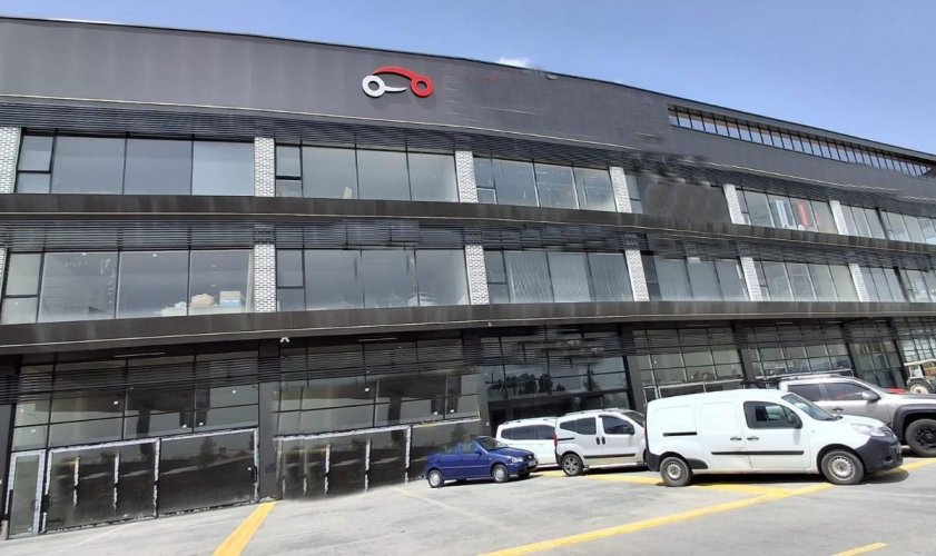 Akyurt Otonomi Otocentrumda Havaalanı Blv. Cepheli, Showroom