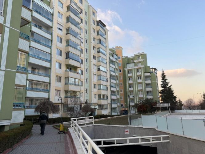 Ümitköy`ün Kalbinde , Ümitkent Sitesi`nde Manzaralı 4+1