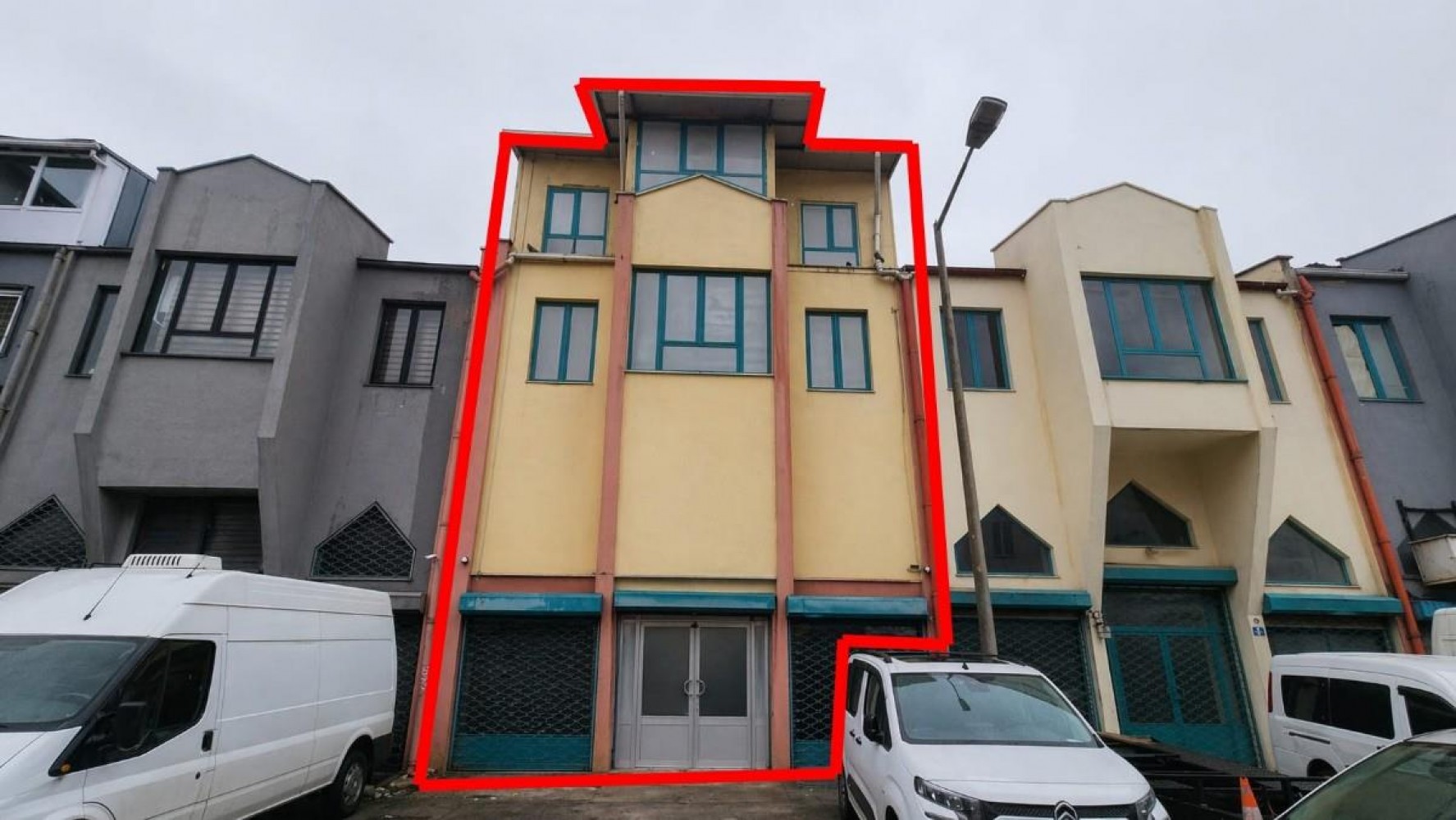 Öz Ankara Toptancılar Sitesinde, 5 Katlı 450 m2 Komple Bina