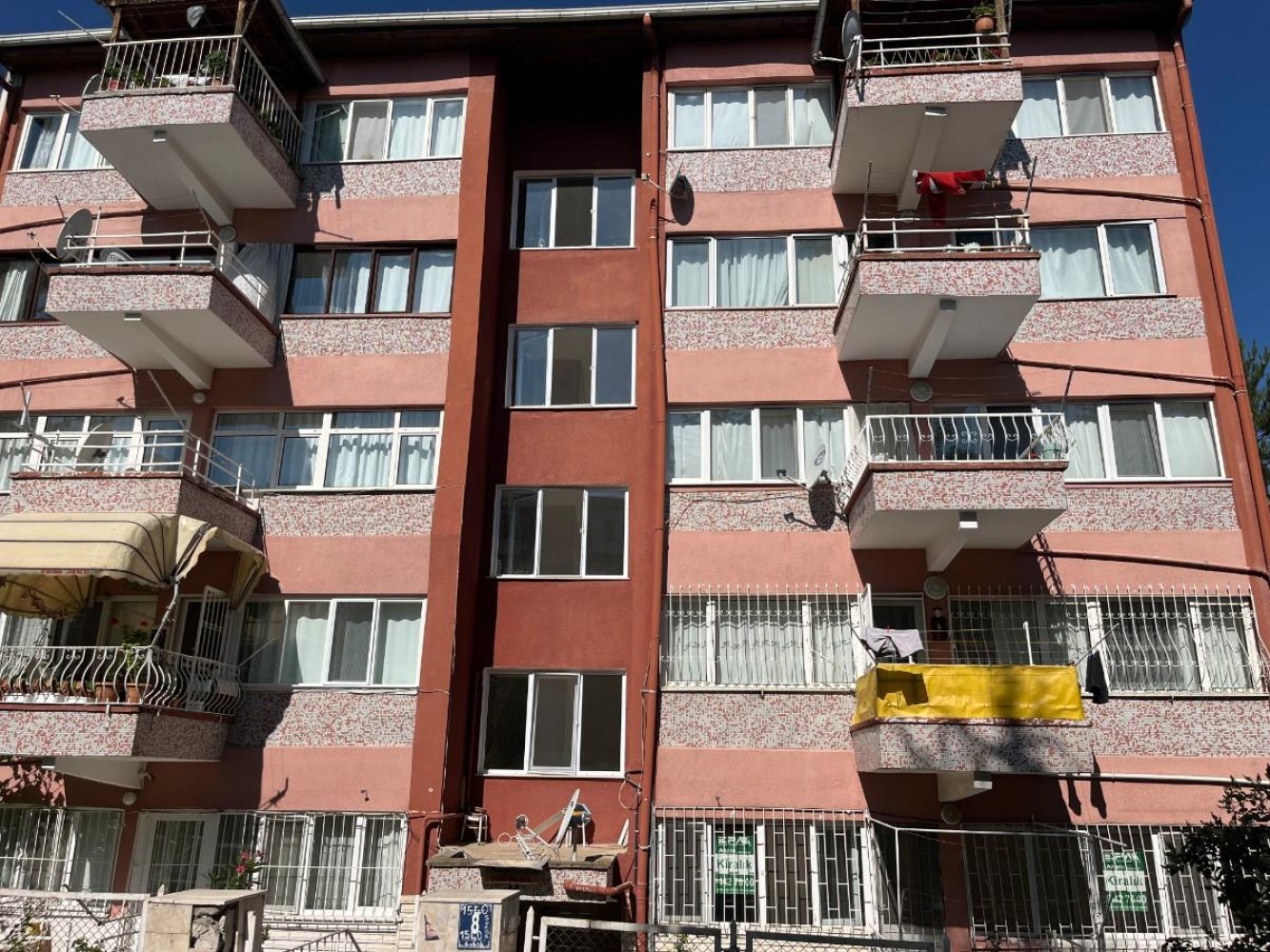 KAMPÜSLERE, ÜNİVERSİTELERE YAKIN! 100.Yıl İşçi Blokları`nda 2+L