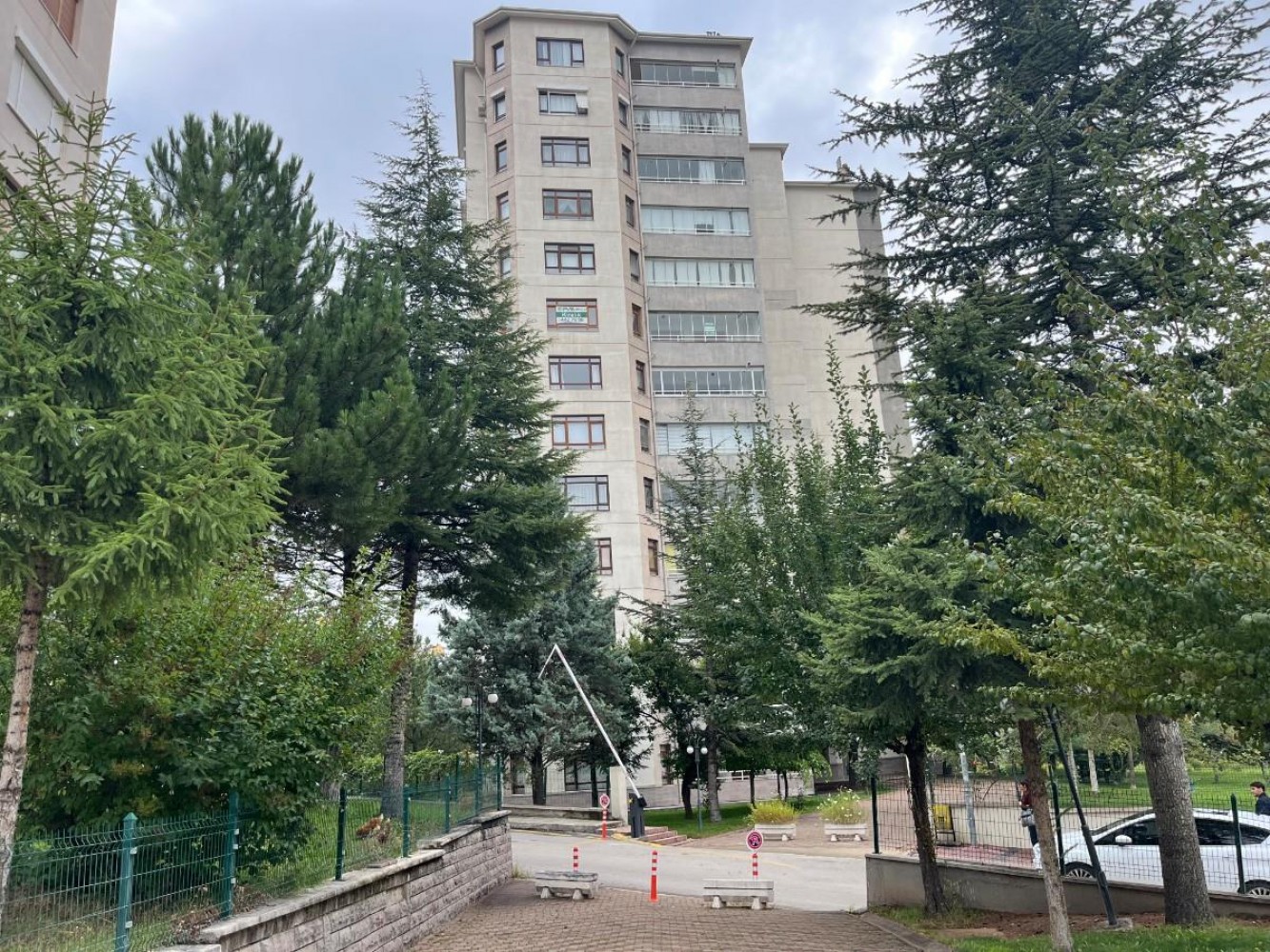 Ümitköyde Site İçinde Gordion AVM ve Metro Yakını,Geniş 4+1