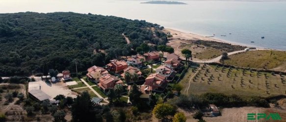 Urla Torasanda, Denize Yakın Site İçinde Satılık Villa