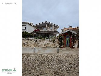 Urla Zeytinalanı Denize Sıfır Kiralık Villa