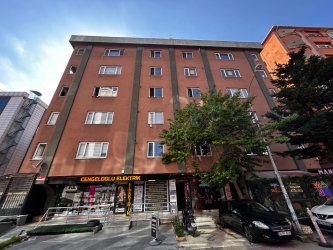 KAVACIK ÇARŞI İÇİNDE DAİRE TİPİ 4+1 OFİS