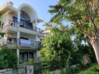 Marmaris Merkezde Ara Kat Geniş 3+1 Düz Daire