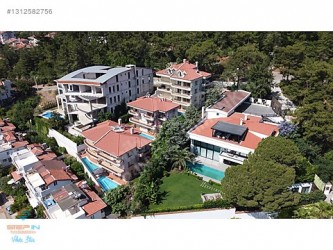 Panoramik Deniz Manzaralı Asansörlü 5 Katlı Havuzlu Villa