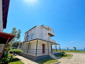 KUŞADASI DAVUTLARDA DENİZE SIFIR 4+1 YAZLIK