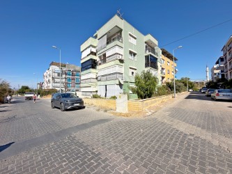 KUŞADASI DAVUTLARDA KÖŞE KONUM 100 M2 KAPALI MUTFAK 2+1