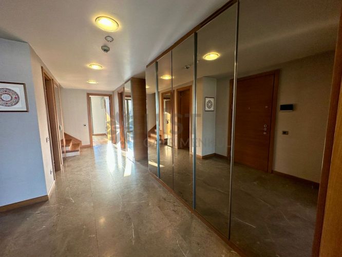 İstinye  Merkez de Deniz Manzaralı Muhteşem Çatı dubleks 