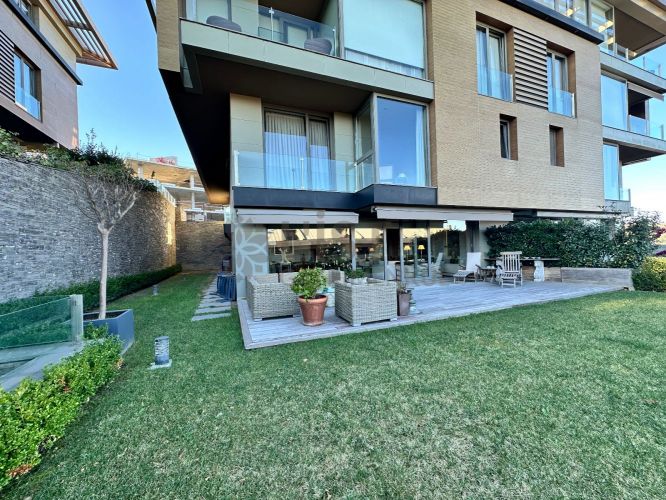 İstinye de Muhteşem Köşe Bahçe Dubleks 