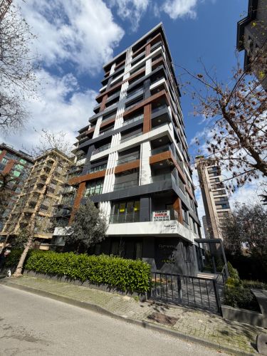 KADIKÖY DEMET SOKAKTA SATILIK 3+1 110 M2 NET KULLANIM GENÇ BİNADA KAPALI OTOPARK 