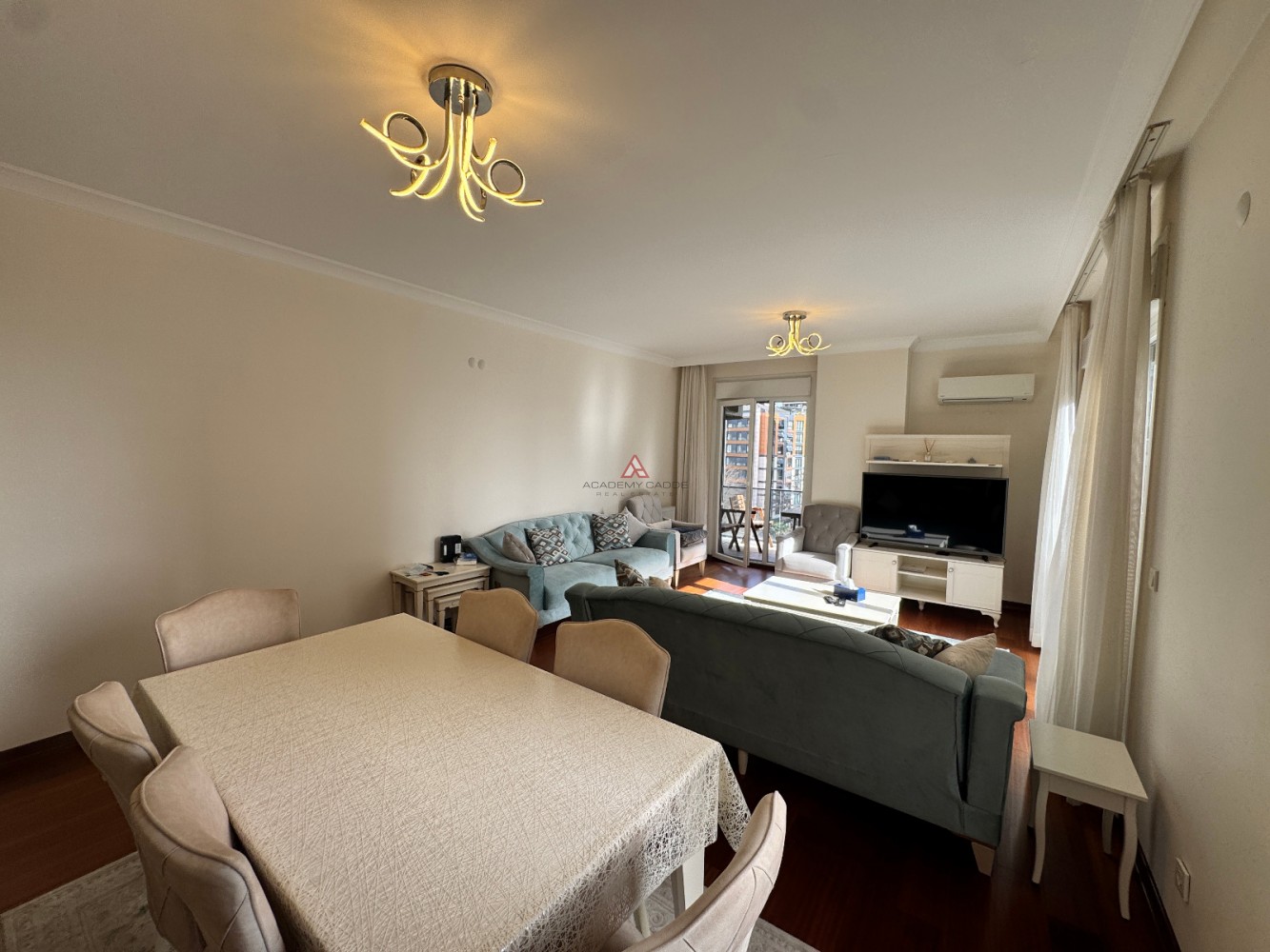 CADDEBOSTAN PLAJYOLUNDA YENİ BİNADA DENİZ MANZARALI 140M2 3+1