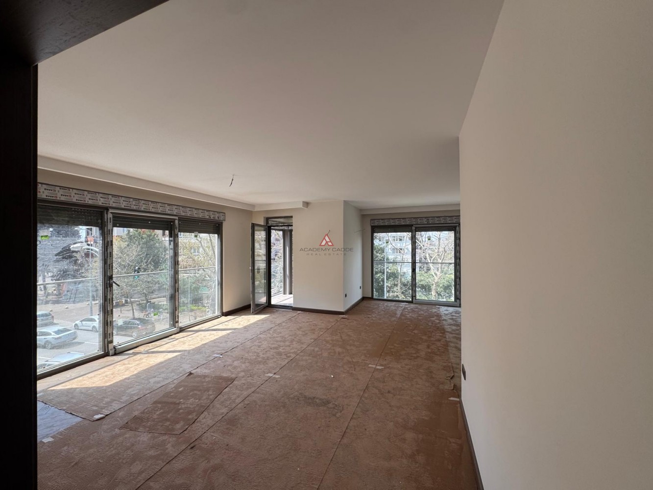 FENERBAHÇE KALAMIŞ`TA SIFIR BİNADA 3+1 140 M2 NET BALKONLU DAİRE 