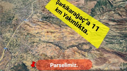 KÖYE 1.5 YAKINLIKTA RESMİ YOLLU TARLA.