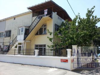 büyükçekmece güzelcede 3 katlı7 odalı deniz yanı 2 tapulu villa