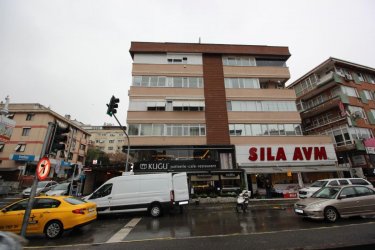 BOSTANCIda münibüs cad.altıntepede 3+1 geniş 200M2 daire