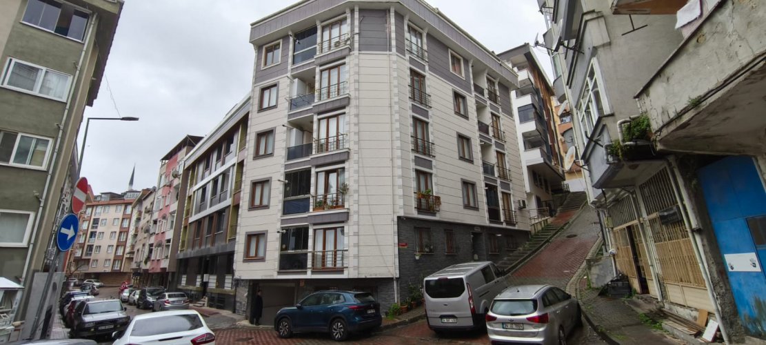 KAĞITHANE MERKEZ BRÜT 110m2  NET 65 m2 BAHÇELİ KAPALI OTOPARKLI DAİRE