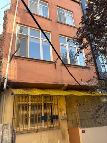 KAĞITHANE MERKEZDE METROYA YÜRÜME MESAFESİNDE 3 KATLI SATILIK KOMPLE BİNA