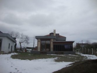İSTANBUL ÇATALCA ÇİFTLİKKÖYDE 850m2 ARSA İÇİNDE SATILIK VİLLA