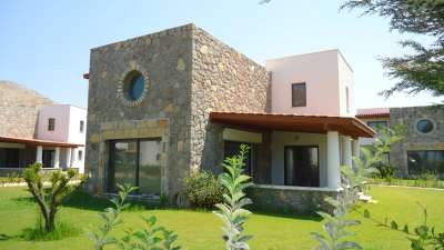 NAZAR EMLAK`TAN TURGUTREİS`TE DENİZE YAKIN YENİ VİLLALAR REF-1611