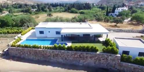 BODRUM TURGUTREİS GENİŞ ARSA İÇİNDE HAVUZLU BAHÇELİ TEK KAT VİLLA ref-2214