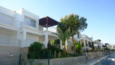 NAZAR EMLAK`TAN SİTE 59 DA SEZONDA KİRALIK VİLLA REF-1492