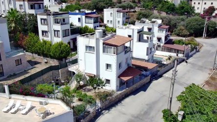 SATILIK VİLLA - NAZAR EMLAK`TAN TURGUTREİS MERKEZE YAKIN  VİLLA REF-2637