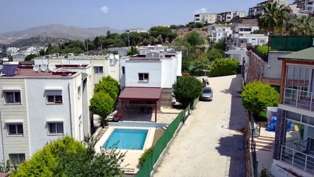 NAZAR EMLAK TAN BODRUM TURGUTREİS MERKEZDE   3  +1 ÖZEL HAVUZLU VİLLA REF-2955