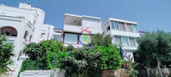 NAZAR EMLAK`TAN  BODRUM TURGUTREİS TE DENİZE YAKIN    EŞYALI  KİRALIK 1+1 DAİRE REF-2983