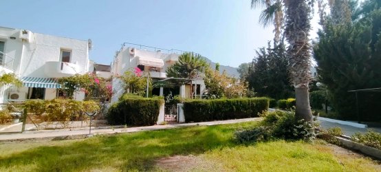 NAZAR EMLAK TAN BODRUM TURGUTREİS MERKEZDE  4  +1   VİLLA REF-3059