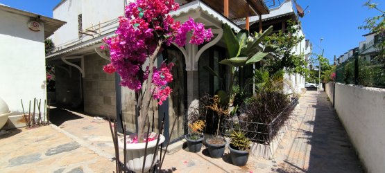 KİRALIK DAİRE - BODRUM TURGUTREİS MERKEZDE ESYALI BAHÇE KATI 2+1 DAİRE - REF- 3234