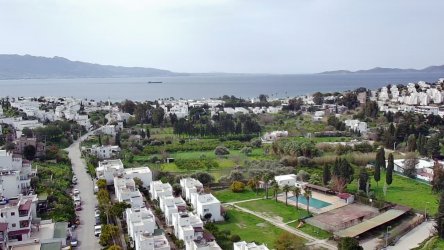 NAZAR EMLAK`TAN BODRUM AKYARLARDA DENİZE YAKIN SATILIK  VİLLA REF-3200