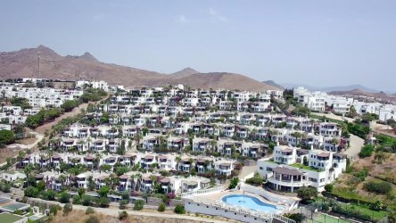 NAZAR EMLAK`TAN AKYARLAR GÜNIŞIĞI SİTESİNDE  DENİZ MANZARALI VİLLA REF-3224