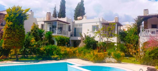NAZAR EMLAK`TAN  BODRUM TURGUTREİS  MERKEZDE   3+1 DAİRE REF-2979