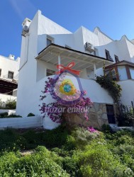  NAZAR EMLAK`TAN  AKYARLARDA GÜNEŞTEPE SİTESİNDE   SATILIK VİLLA REF-3282