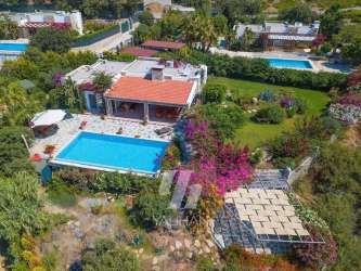 NAZAR EMLAK TAN GÜMÜŞLÜKTE 2000 M2 ARSA İÇİNDE SATILIK LÜX TAŞ VİLLA REF-1022