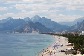 Antalya Konyaaltında Denize 300 Metre Mesafede Satılık 3 Yıldızlı OTEL 