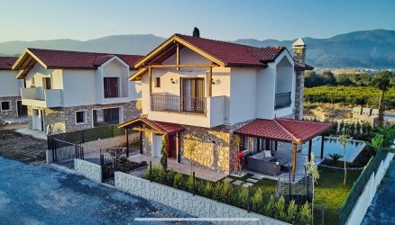DAVUTLAR YOLU ÜZERİNDE ÖZEL HAVUZLU MÜSTAKİL VİLLA