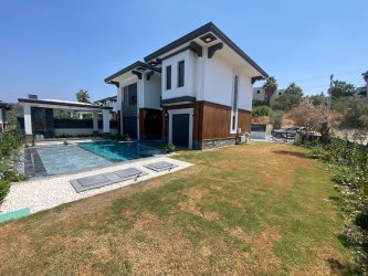 DEĞİRMENDERE`DE 500 M2 ARSA İÇİNDE ÖZEL HAVUZLU SIFIR VİLLA