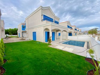 KUŞADASI AVM BÖLGESİNDE ÖZEL HAVUZLU MÜSTAKİL VİLLA