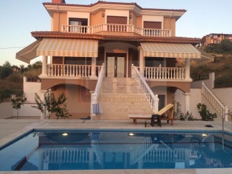 KUŞADASI SOĞUCAK`TA GENİŞ ARSALI ÖZEL HAVUZLU MÜSTAKİL VİLLA