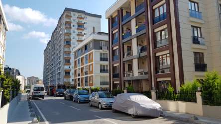 BEYLİKDÜZÜ KAVAKLI TOPLU KONUT BÖLGESİNDE SATILIK 3+1 LÜKS DAİRE