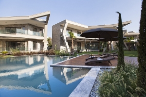 BODRUM MARİNASINA 5 DAKİKA MESAFEDE ,DENİZE 100 METRE DÜZ AYAK SATILIK RESİDANCE DAİRE