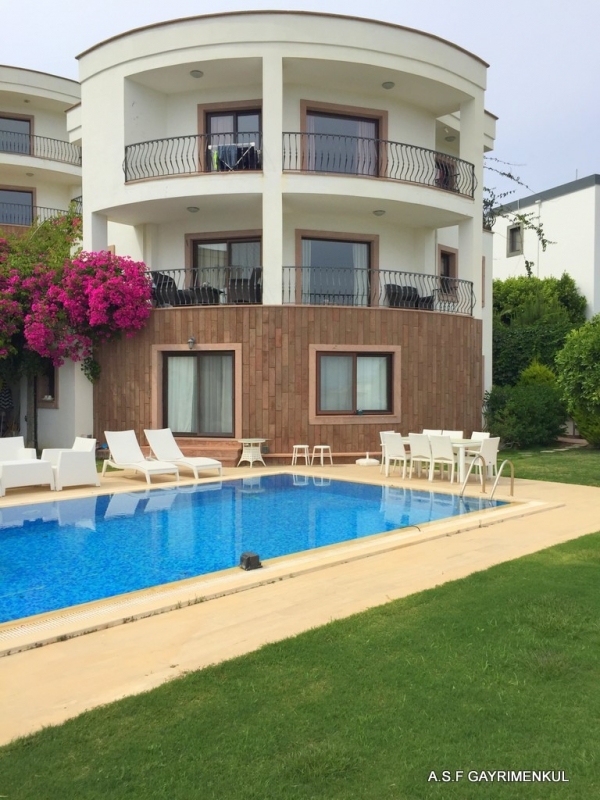 BİTEZ DE YATIRIM FIRSATIFULL DENİZ MANZARALI ,500 M2 MÜSTAKİL BAHÇELİ