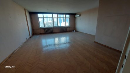 Gayrettepe de Çok Merkezi Bölgede Otoparklı Sitede Kiralık Ofis