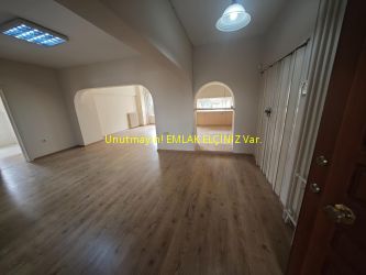 Beşiktaş Balmumcu da Çift Cepheli Otoparklı Binadır.