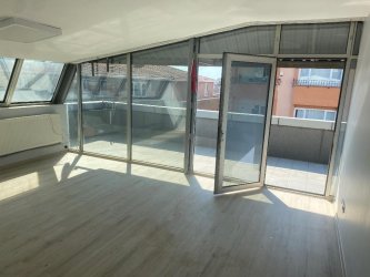 KAVACIK MERKEZDE KİRALIK 150 M2 TERASLI OFİS KATI